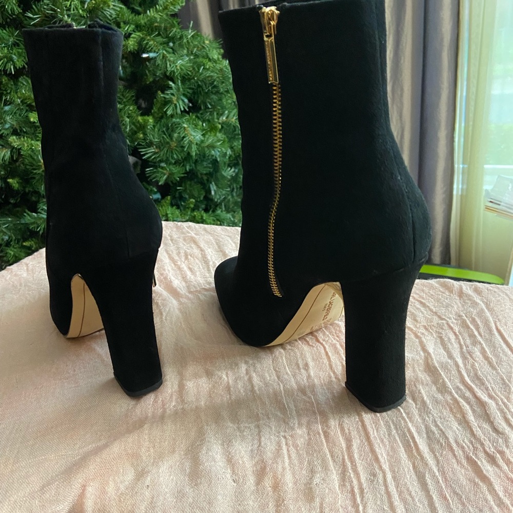Karl Lagerfeld Charlie Size 10 Bootie in Midnight Blk Suede/Gold Heel- Worn 2x